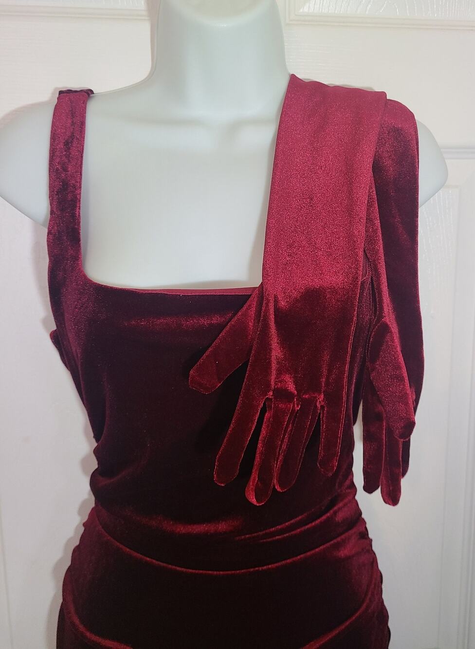 NWT SHEIN BAE Velvet Midi Dress Set with Gloves Burgundy Red Ruched Bodycon